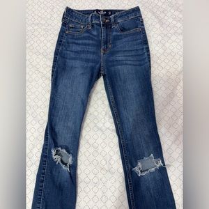 Dark blue skinny jeans with cuts at the knees